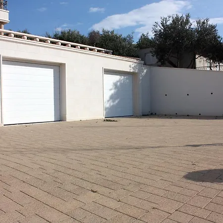 3193d * Tučepi